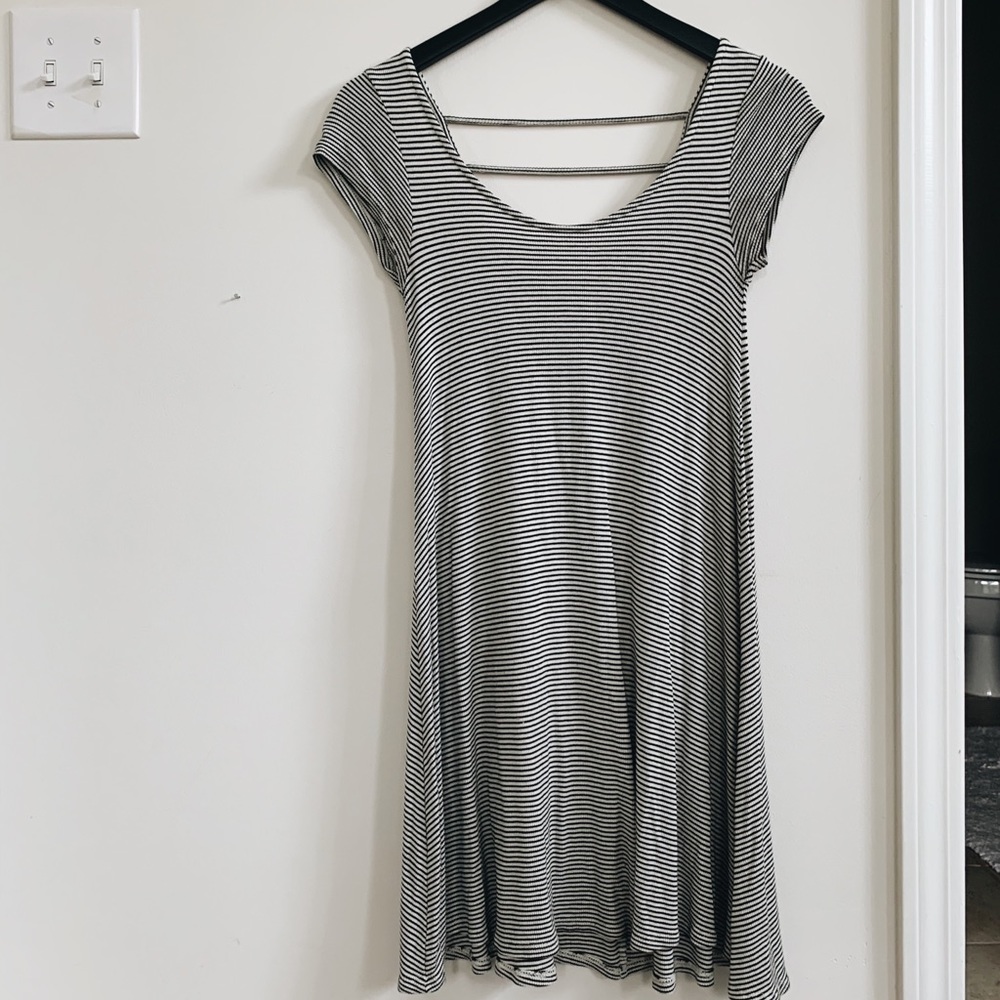 💀BOGO FREE American Eagle Striped Flowy Dress
